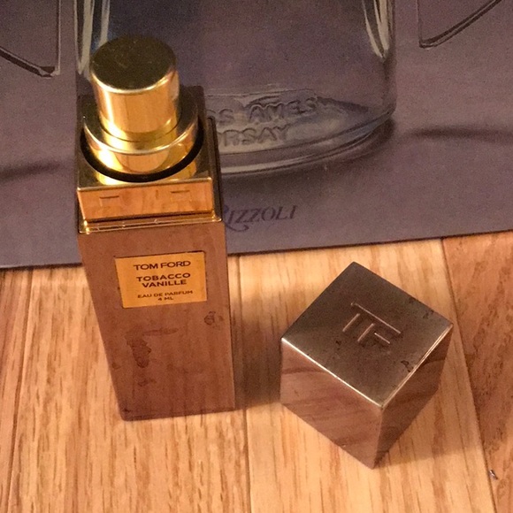 RARE🤍TOM FORD Travel Case w/Tobacco Vanille Vanilla 🤤 Deliciousness REFILLABLE - Picture 3 of 8